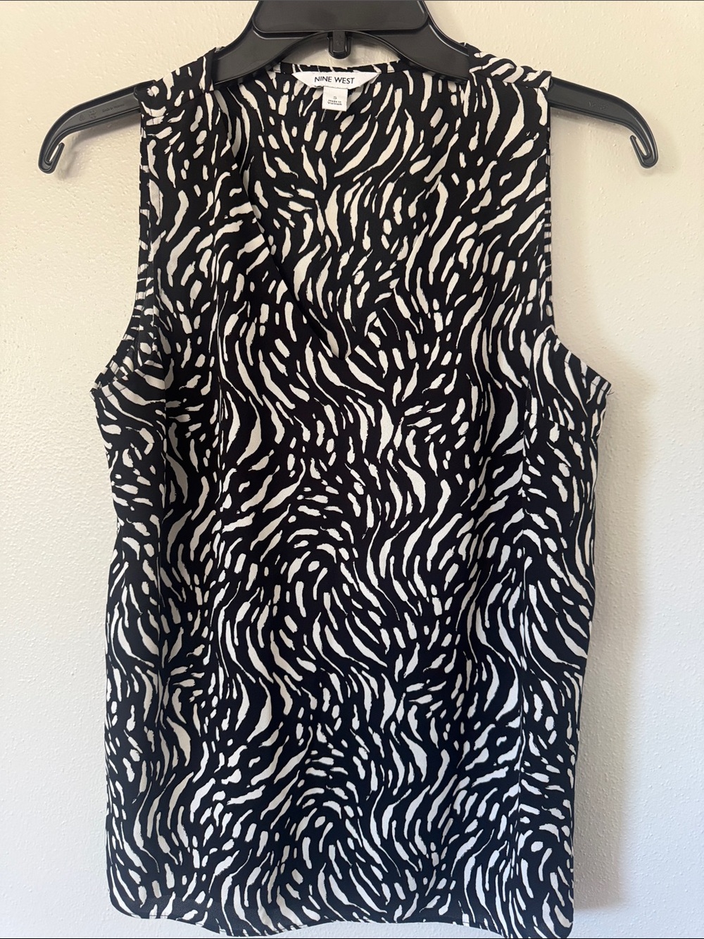 Nine West Black and White Abstract Print Sleeveless Top